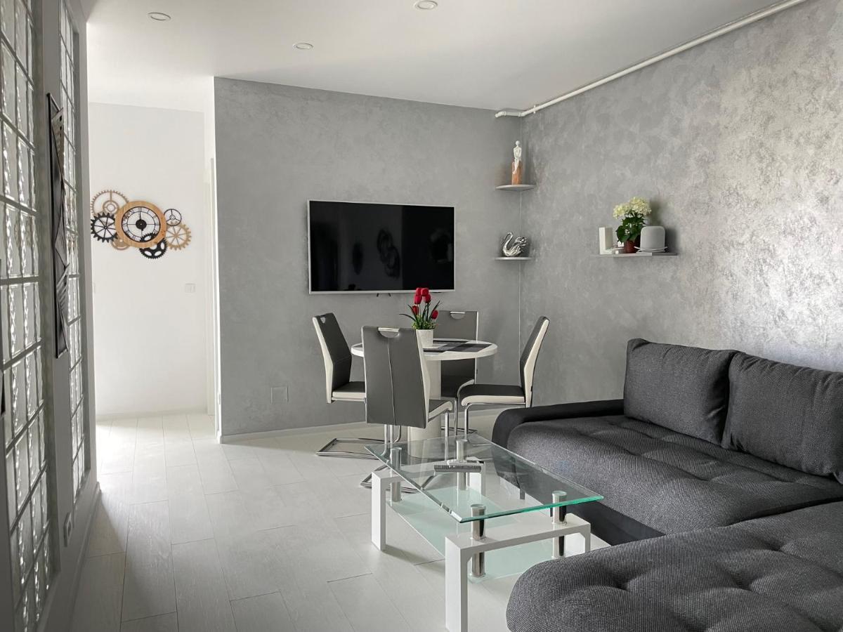 Luxury Westpark 2-Room Apartment Lakeview W5 Bucarest Extérieur photo