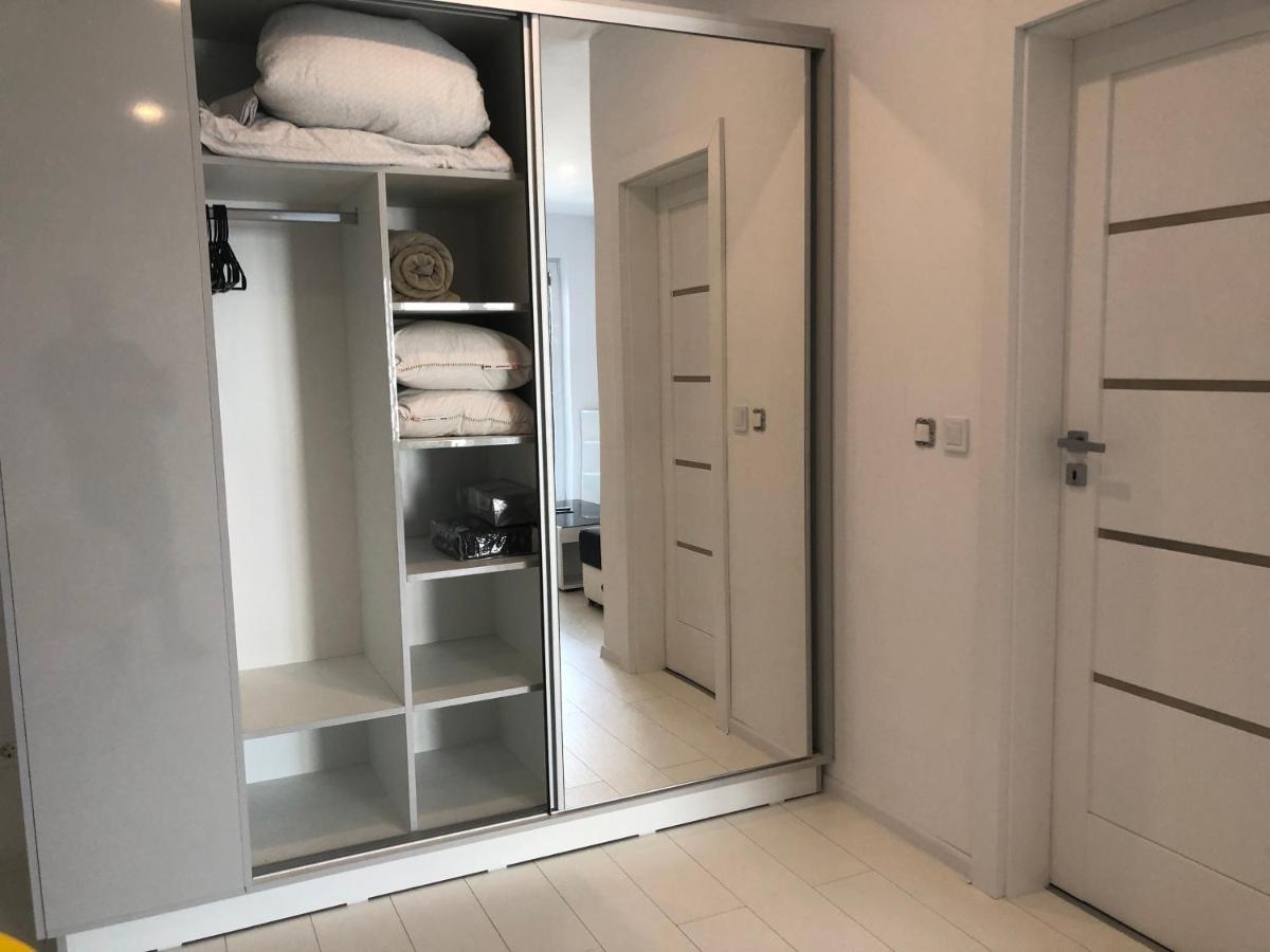 Luxury Westpark 2-Room Apartment Lakeview W5 Bucarest Extérieur photo